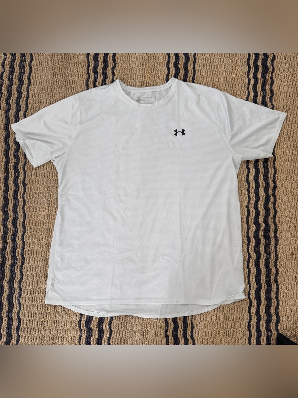 Under Armour Men’s Loose Gray Athletic shirt. Size XXL